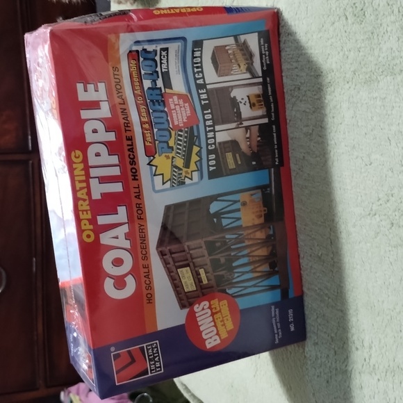 VTG New in Box, Life Like Train 21310 HO Coal Tipple Plastic Kit,  Hopper Car - Picture 1 of 6